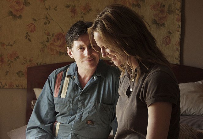 Jindabyne - Z filmu - Gabriel Byrne, Laura Linney