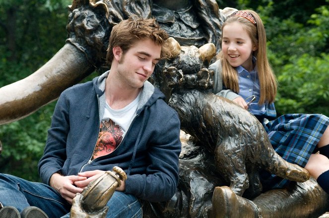 Nezapomeň na mě - Z filmu - Robert Pattinson, Ruby Jerins