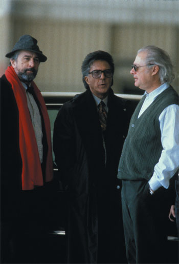 Vrtěti psem - Z filmu - Robert De Niro, Dustin Hoffman, Barry Levinson