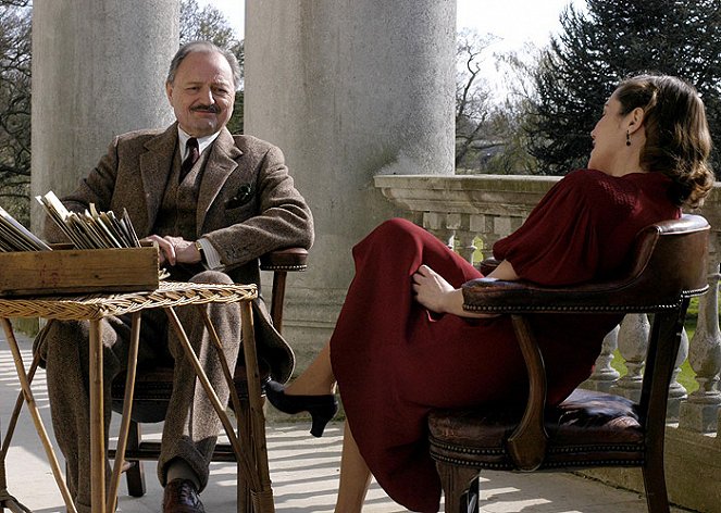 Agatha Christie's Poirot - Třetí dívka - Z filmu - Peter Bowles, Lucy Liemann