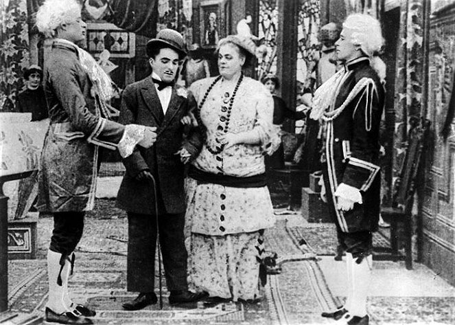 Chaplin honí dolary - Z filmu - Charlie Chaplin