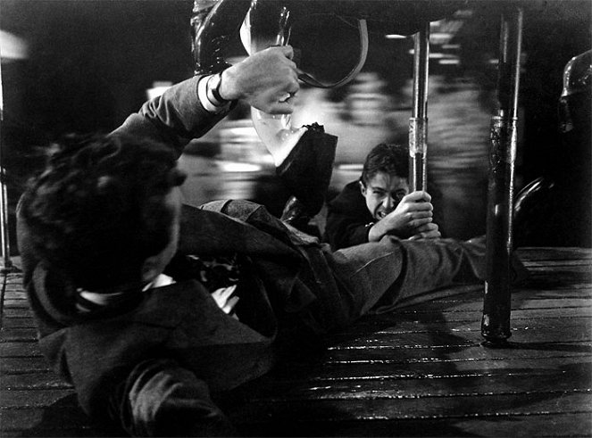 Cizinci ve vlaku - Z filmu