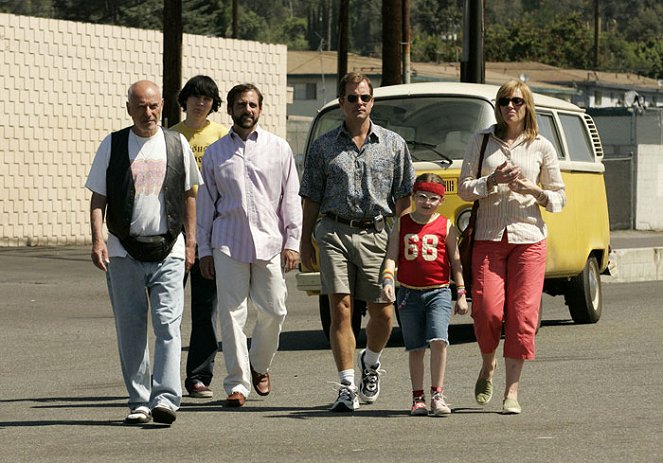 Malá Miss Sunshine - Z filmu - Alan Arkin, Paul Dano, Steve Carell, Greg Kinnear, Abigail Breslin, Toni Collette
