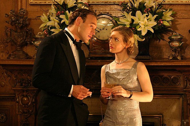 Agatha Christie's Poirot - Čas přílivu - Z filmu - Elliot Cowan, Amanda Douge