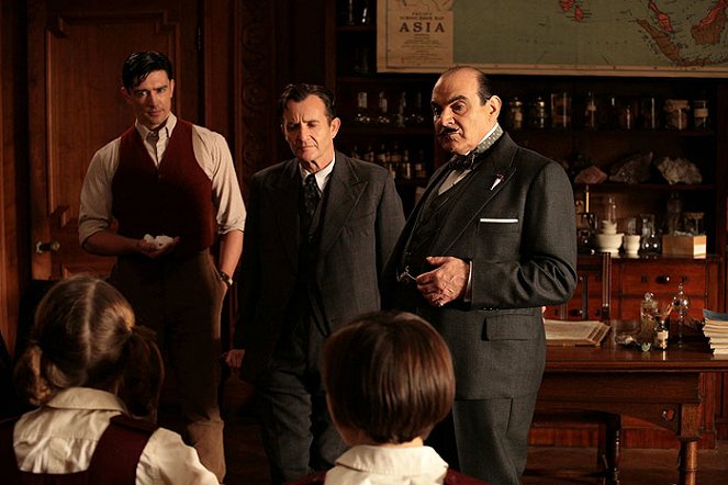 Agatha Christie's Poirot - Kočka mezi holuby - Z filmu - Adam Croasdell, Anton Lesser, David Suchet