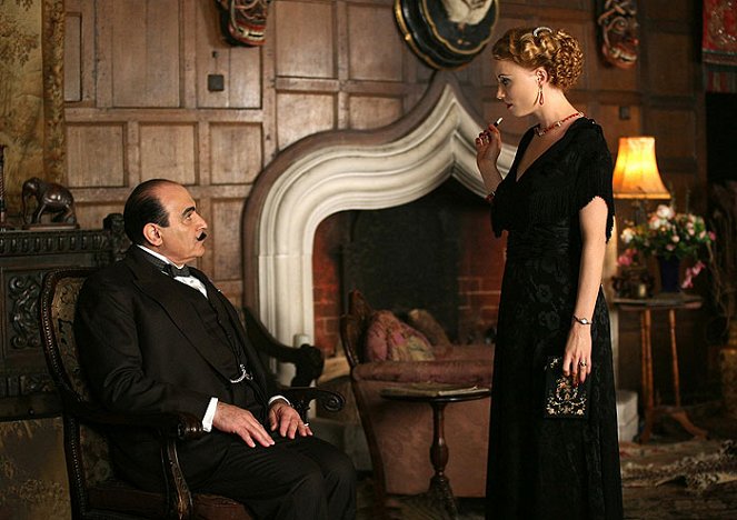 Agatha Christie's Poirot - Smrt staré posluhovačky - Z filmu - David Suchet, Mary Stockley
