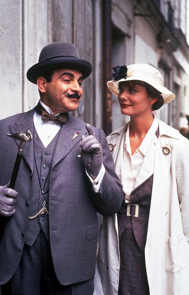 Agatha Christie's Poirot - Smrt v oblacích - Z filmu - David Suchet, Sarah Woodward