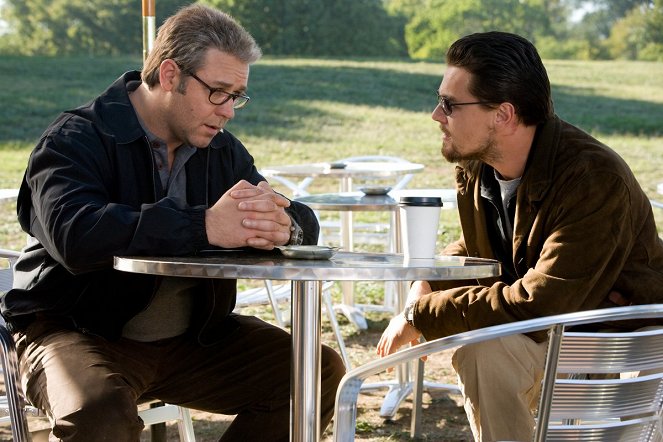 Labyrint lží - Z filmu - Russell Crowe, Leonardo DiCaprio