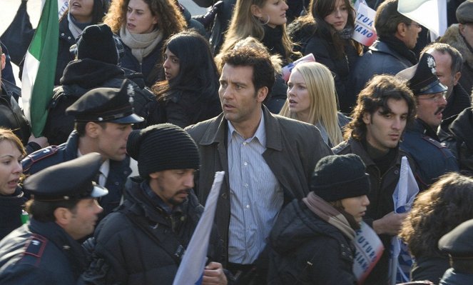 Agent v ohrození - Z filmu - Clive Owen, Naomi Watts