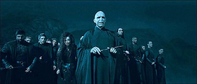 Harry Potter a Relikvie smrti - část 2 - Z filmu - Joe Kallis, Helena Bonham Carter, Ralph Fiennes, Guy Henry