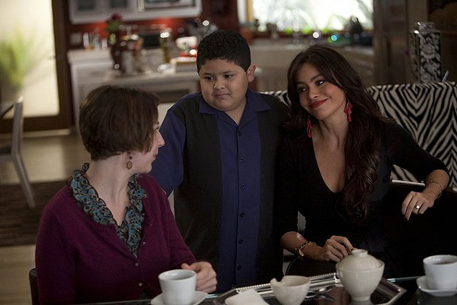 Taková moderní rodinka - Patnáct procent - Z filmu - Kristen Schaal, Rico Rodriguez, Sofía Vergara