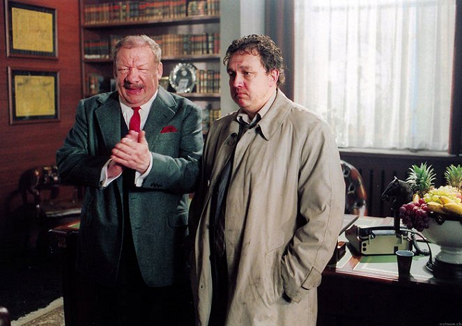Dva idioti ze Scotland Yardu - Z filmu - Wolfgang Völz, Oliver Kalkofe