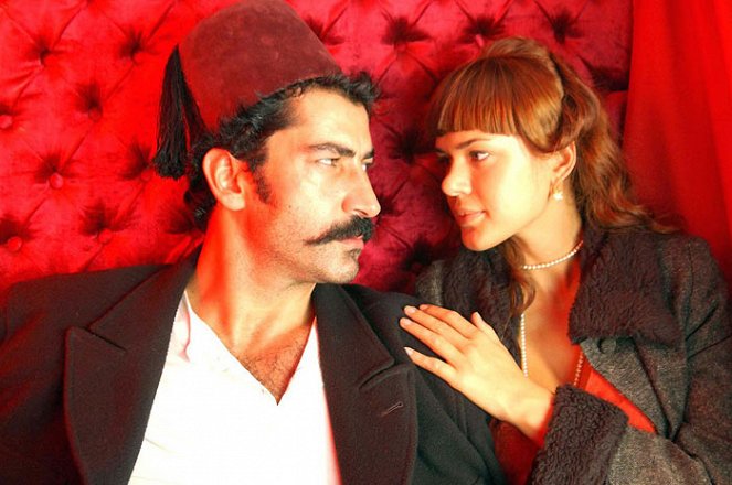 Nepřemožitelný Ali - Z filmu - Kenan İmirzalıoğlu, Anna Babkova