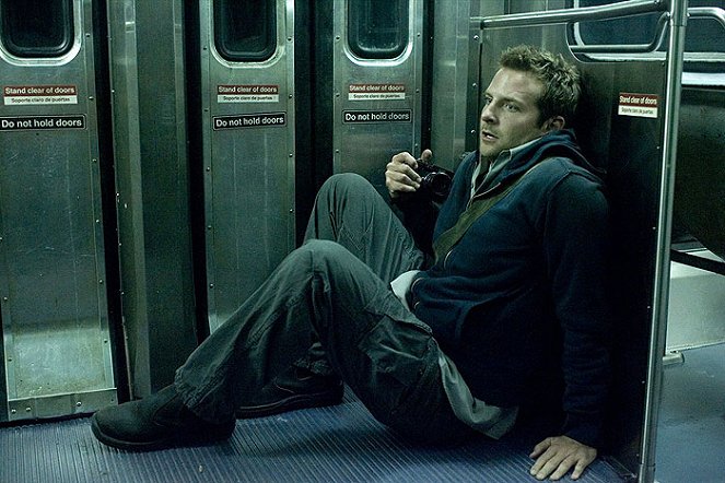 Půlnoční vlak - Z filmu - Bradley Cooper