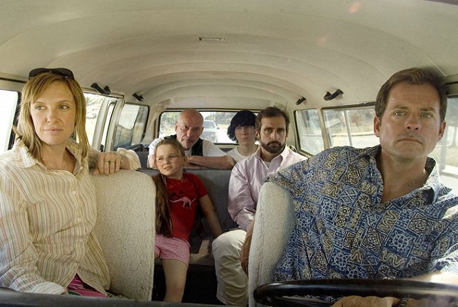 Malá Miss Sunshine - Z filmu - Toni Collette, Abigail Breslin, Alan Arkin, Paul Dano, Steve Carell, Greg Kinnear