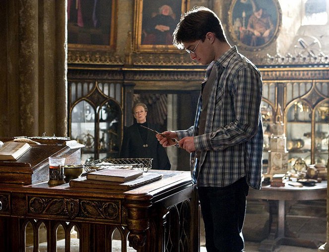 Harry Potter a Polovičný princ - Z filmu - Maggie Smith, Daniel Radcliffe