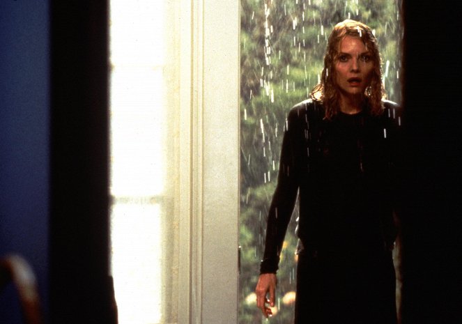 Pod povrchem - Z filmu - Michelle Pfeiffer