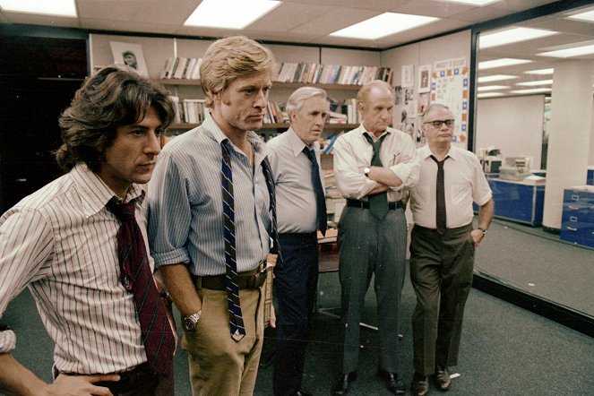 Všichni prezidentovi muži - Z filmu - Dustin Hoffman, Robert Redford, Jason Robards, Jack Warden, Martin Balsam