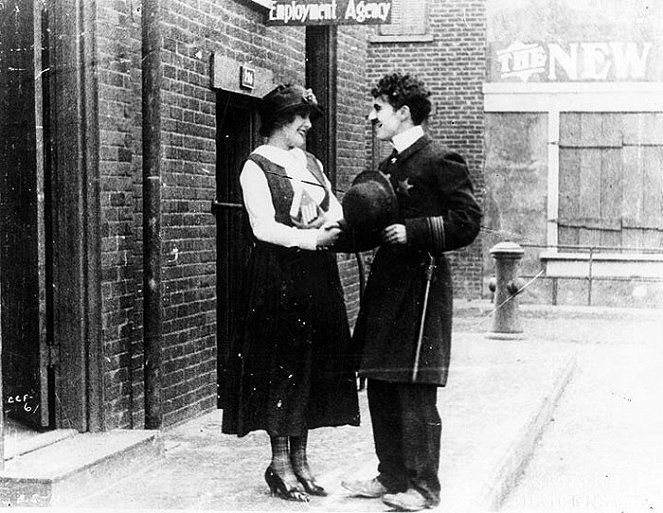 Chaplin strážcem veřejného pořádku - Z filmu - Edna Purviance, Charlie Chaplin