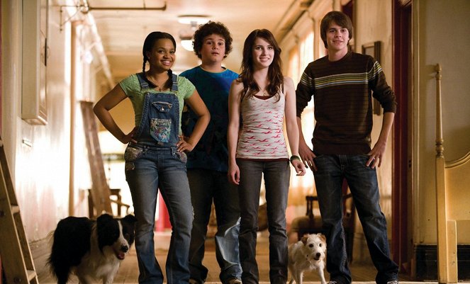 Hotel pre psov - Z filmu - Kyla Pratt, Troy Gentile, Emma Roberts, Johnny Simmons
