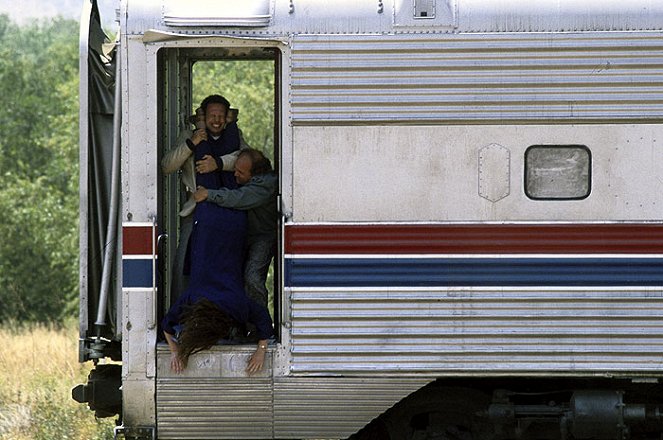 Vyhoď máti z vlaku - Z filmu