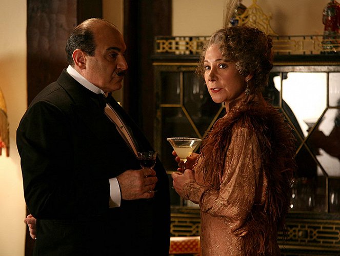 Agatha Christie's Poirot - Smrt staré posluhovačky - Z filmu - David Suchet, Zoë Wanamaker