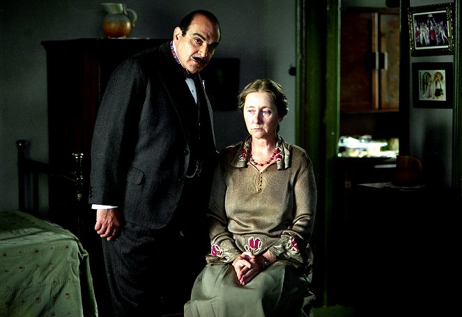 Agatha Christie's Poirot - Pět malých prasátek - Z filmu - David Suchet, Gemma Jones