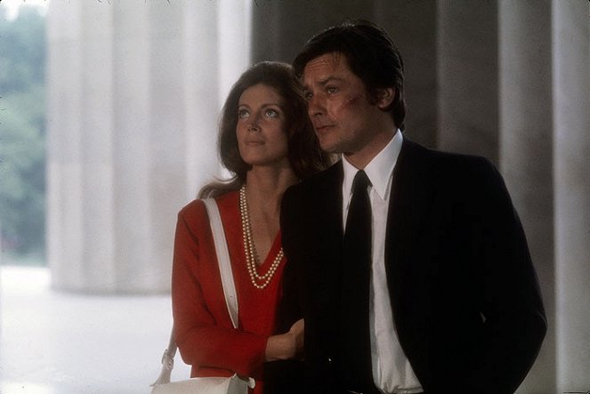 Štír - Z filmu - Gayle Hunnicutt, Alain Delon