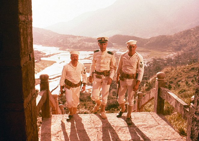 Strážní loď Sand Pebbles - Z filmu - Richard Attenborough, Charles Robinson, Steve McQueen