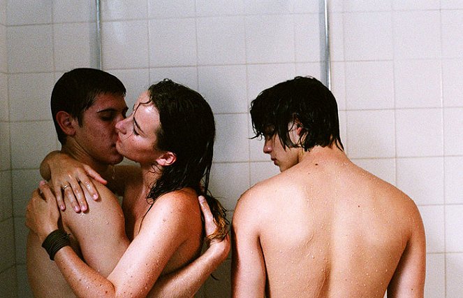 Studené sprchy - Z filmu - Johan Libéreau, Salomé Stévenin