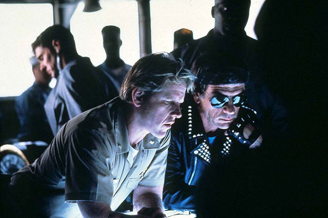 Prepadnutie v Pacifiku - Z filmu - Gary Busey, Tommy Lee Jones