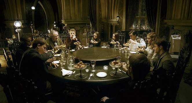 Harry Potter a Princ dvojí krve - Z filmu - Jim Broadbent, Freddie Stroma, Matthew Lewis, Emma Watson, Daniel Radcliffe