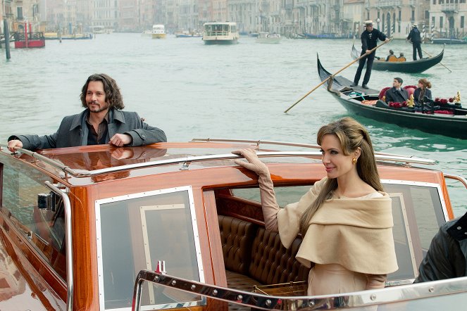 Cizinec - Z filmu - Johnny Depp, Angelina Jolie