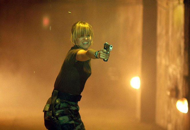 Zombies: Den-D přichází - Z filmu - Mena Suvari