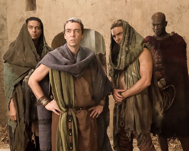 Spartakus: Bohové arény - Z filmu - Antonio Te Maioha, John Hannah, Dustin Clare, Peter Mensah
