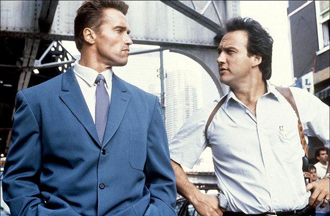 Arnold Schwarzenegger, Jim Belushi