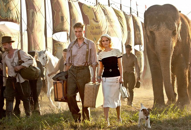 Voda pro slony - Z filmu - Robert Pattinson, Reese Witherspoon, Uggie