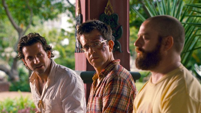 Pařba v Bangkoku - Z filmu - Bradley Cooper, Ed Helms, Zach Galifianakis