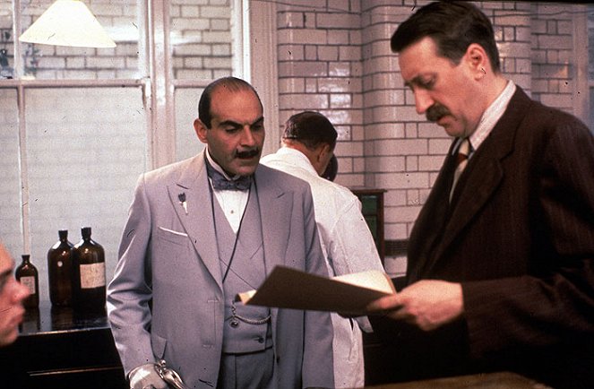 Agatha Christie's Poirot - Dvacet čtyři černých kosů - Z filmu - David Suchet, Philip Jackson