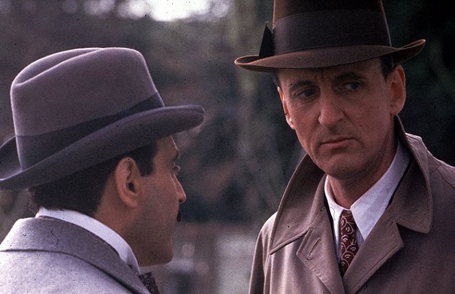 Hercule Poirot - Dvacet čtyři černých kosů - Z filmu - David Suchet, Hugh Fraser