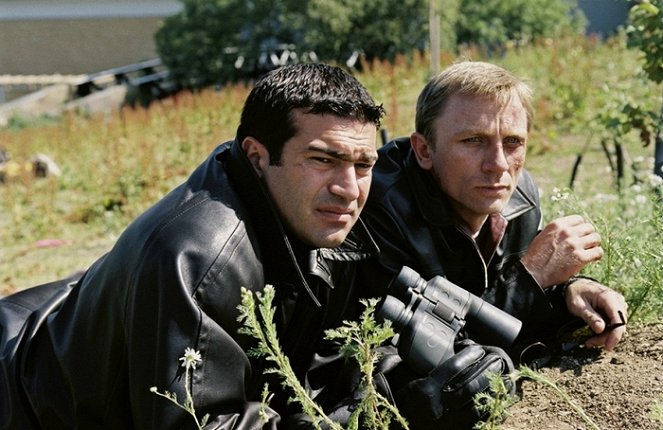 Po krk v extázi - Z filmu - Tamer Hassan, Daniel Craig