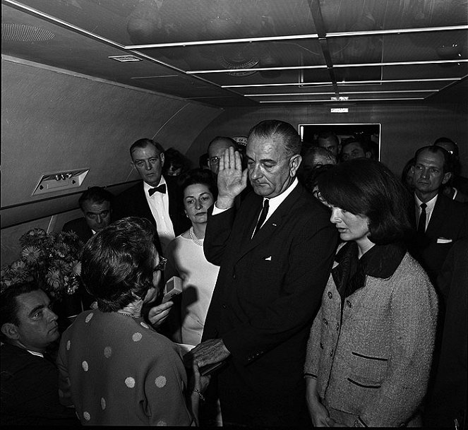J.F.K. - Dallaský atentát - Z filmu - Lyndon B. Johnson, Jacqueline Kennedy