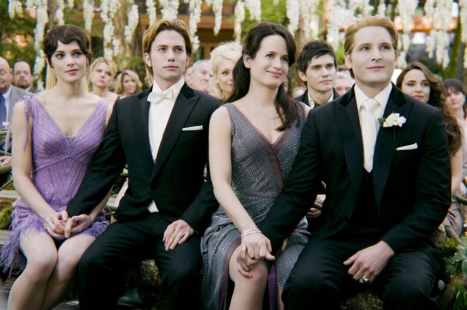 Twilight sága: Rozbřesk - 1. část - Z filmu - Ashley Greene, Jackson Rathbone, Elizabeth Reaser, Peter Facinelli
