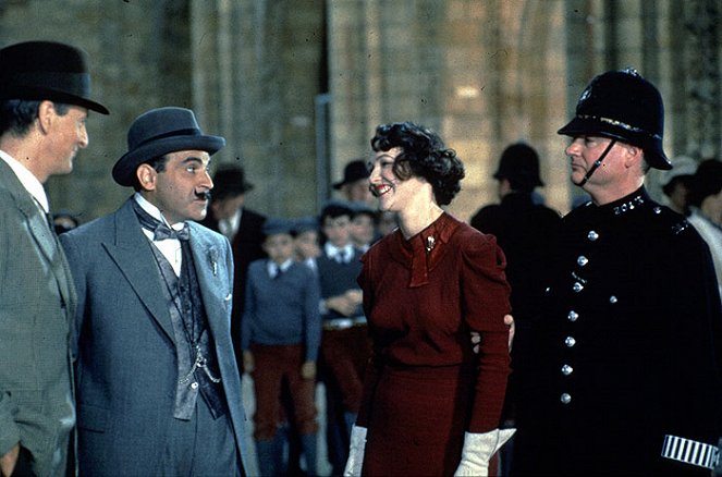 Agatha Christie's Poirot - Season 2 - Dáma se závojem - Z filmu - Hugh Fraser, David Suchet, Frances Barber