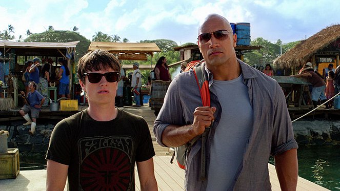 Cesta na tajuplný ostrov 2 - Z filmu - Josh Hutcherson, Dwayne Johnson