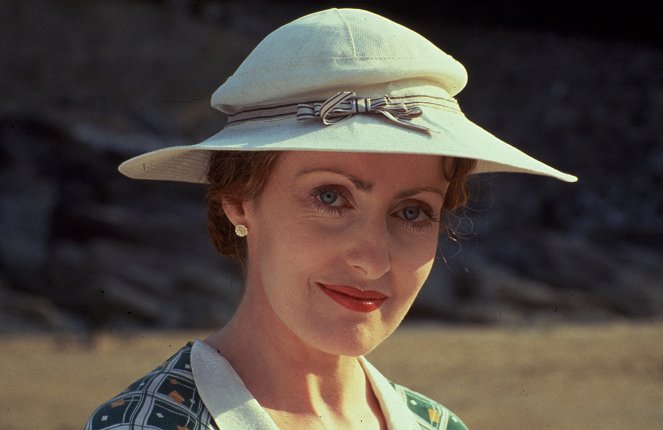Agatha Christie's Poirot - Season 2 - Únos ministerského předsedy - Z filmu - Pauline Moran