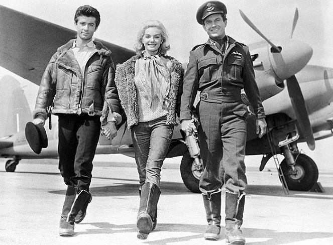 633 Squadron - Photos - George Chakiris, Maria Perschy, Cliff Robertson