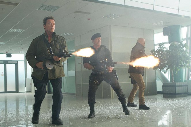 Expendables: Postradatelní 2 - Z filmu - Arnold Schwarzenegger, Sylvester Stallone, Bruce Willis