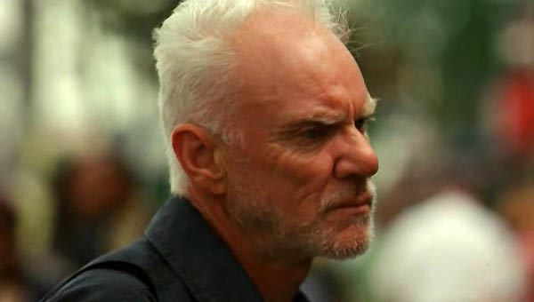 Mezi cizinci - Z filmu - Malcolm McDowell