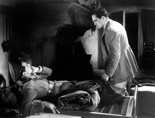 The Eagle and the Hawk - Z filmu - Cary Grant, Fredric March